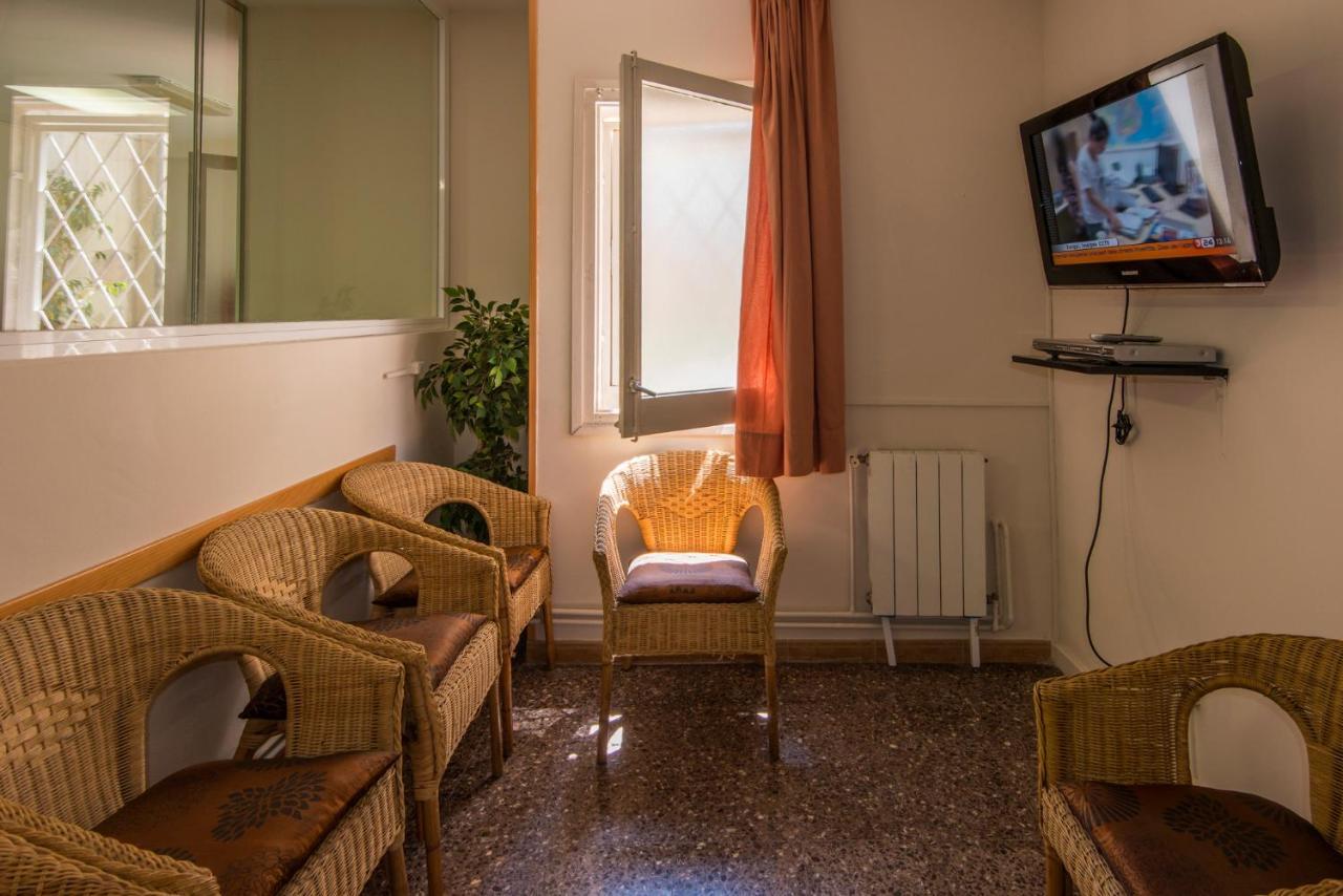 Residencia Sants Vandrehjem Barcelona Eksteriør billede